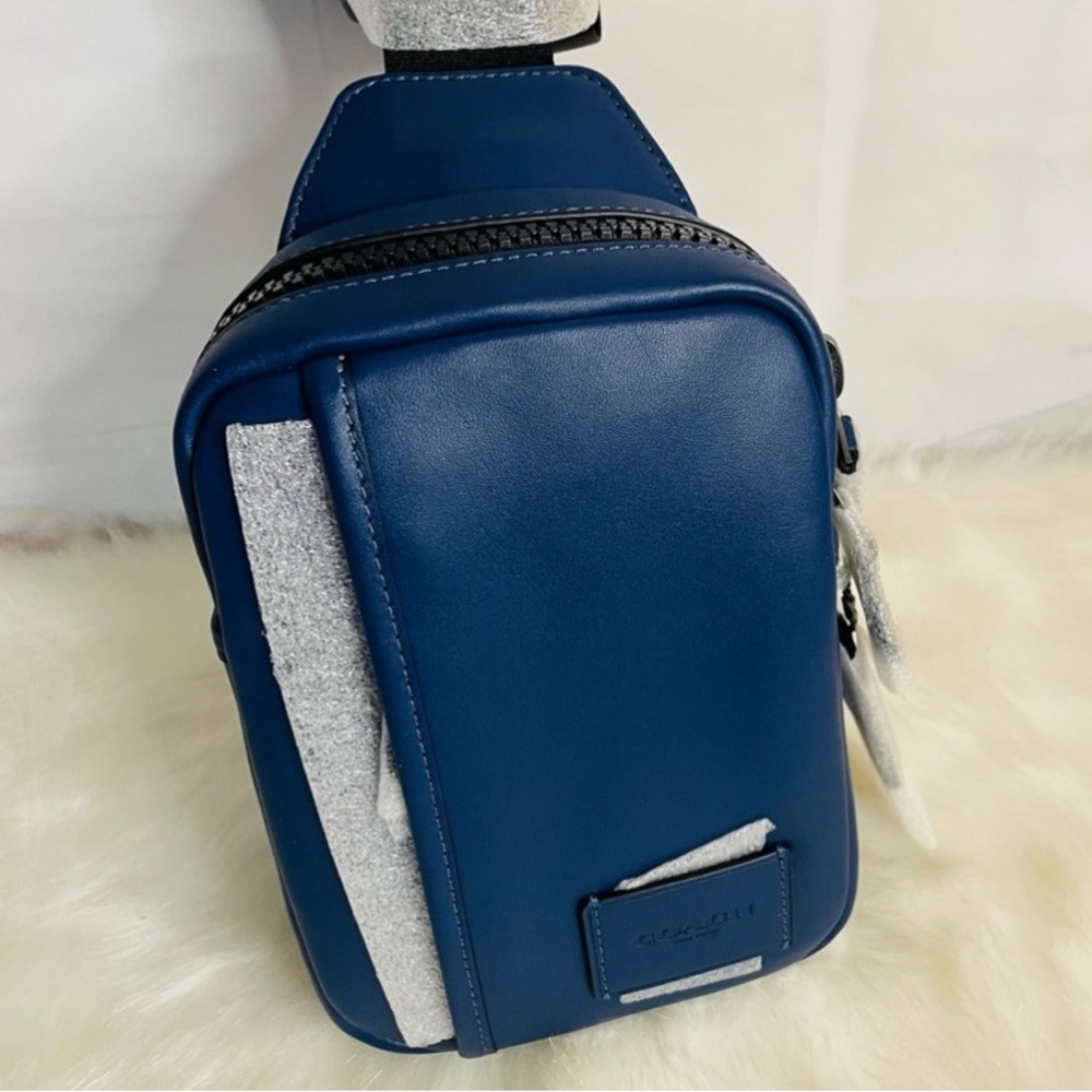 New with tag Coaxh Edge L Pack Blue Sling bag backpack